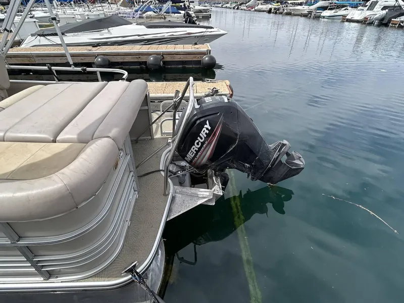 Slide: The Image of Lowe SS210 Super Sport 2016 - 7