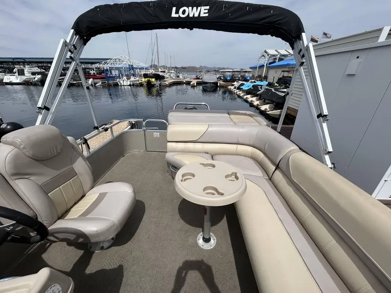 Slide: The Image of Lowe SS210 Super Sport 2016 - 9