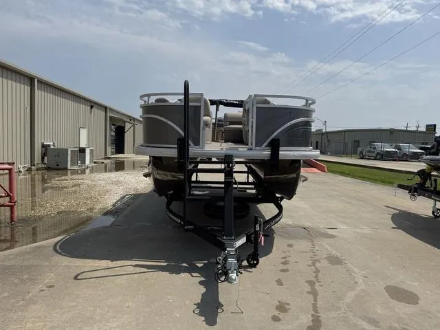 Slide: The Image of Sun Tracker Fishin' Barge 20 DLX 2025 - 3