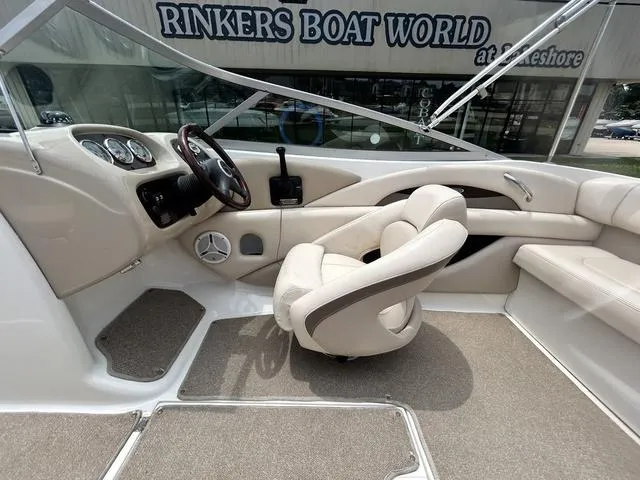 Slide: The Image of 2006 Chaparral 204 SSi boat interior with steering wheel and seating at Rinkers Boat World. - 27