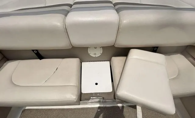 Slide: The Image of 2006 Chaparral 204 SSi boat interior seating with storage compartment. - 32