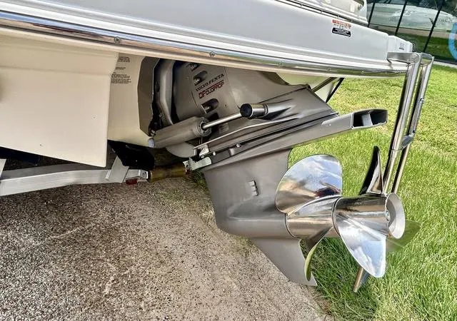 Slide: The Image of Rear view of a 2006 Chaparral 204 SSi boat with a shiny propeller. - 9
