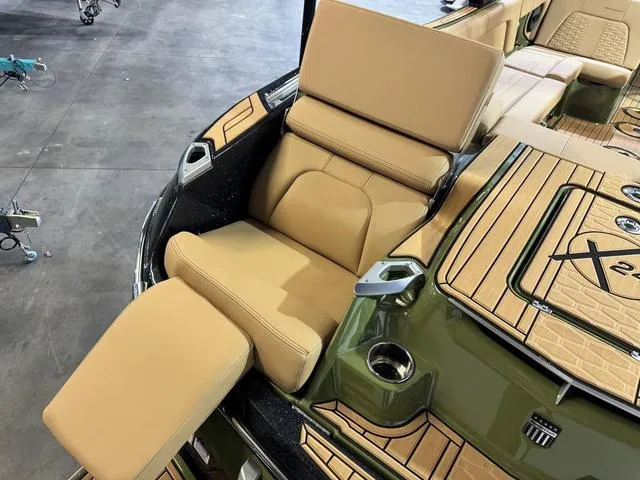 Slide: The Image of MasterCraft X24 2025 - 15