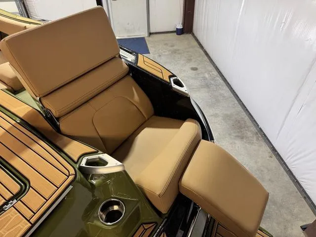 Slide: The Image of MasterCraft X24 2025 - 16