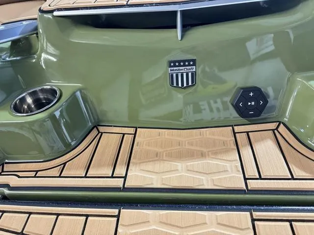 Slide: The Image of MasterCraft X24 2025 - 18