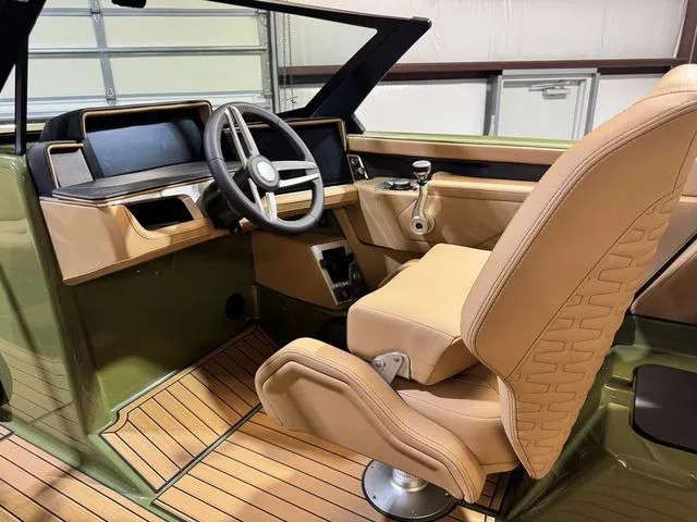 Slide: The Image of MasterCraft X24 2025 - 30