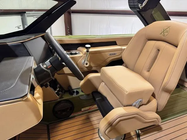 Slide: The Image of MasterCraft X24 2025 - 32