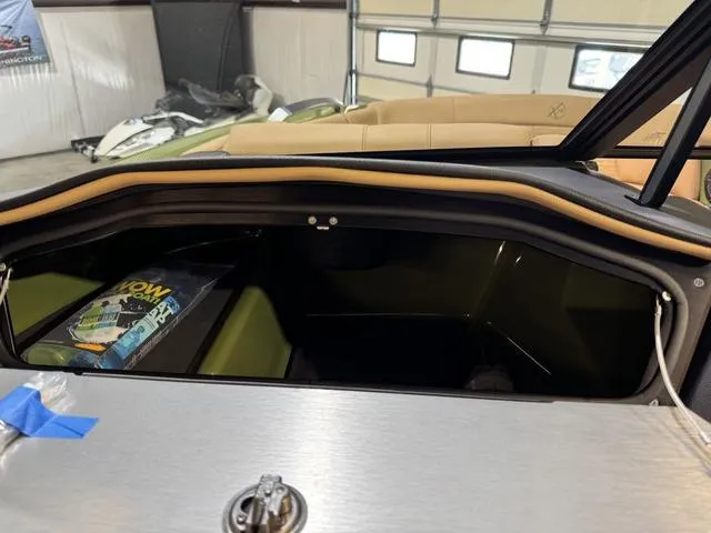 Slide: The Image of MasterCraft X24 2025 - 39