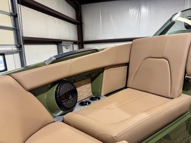 Slide: The Image of MasterCraft X24 2025 - 44