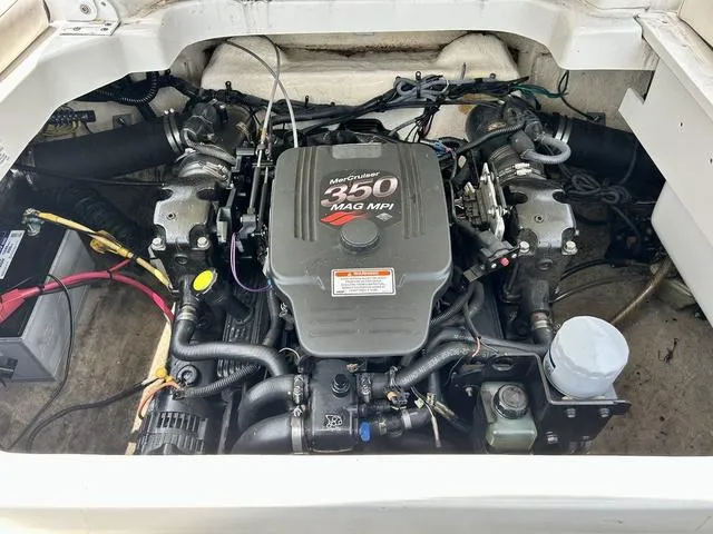 Slide: The Image of 2005 Crownline 216 LS boat engine, MerCruiser 350 MAG MPI, detailed view. - 47