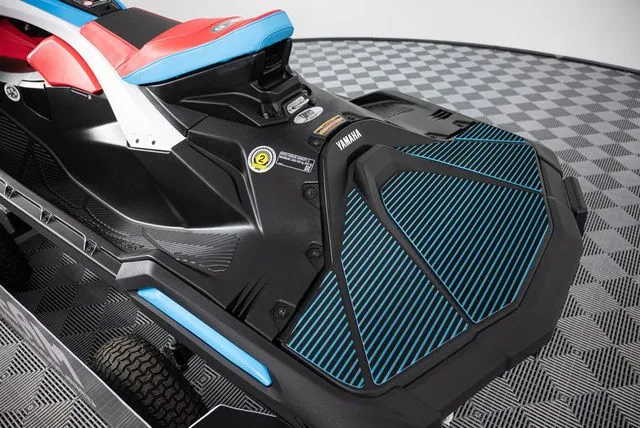 Slide: The Image of Yamaha JetBlaster DLX 3-Up 2025 - 12