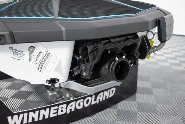 Slide: The Image of Yamaha JetBlaster DLX 3-Up 2025 - 17