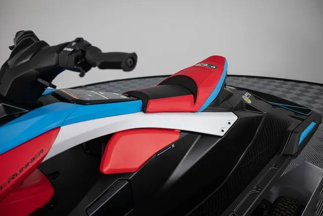 Slide: The Image of Yamaha JetBlaster DLX 3-Up 2025 - 9