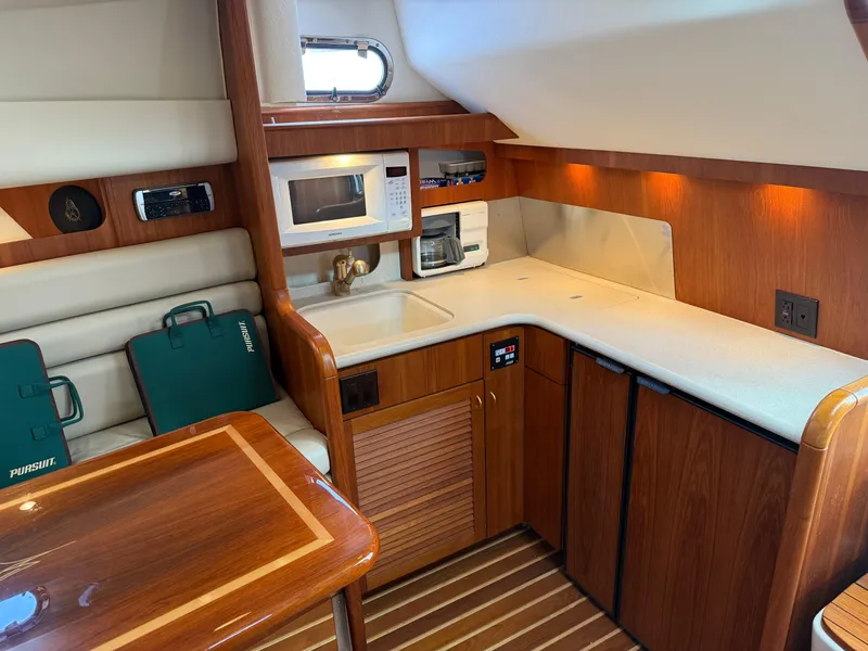 Slide: The Image of Pursuit 3800 Express 2003 - 14