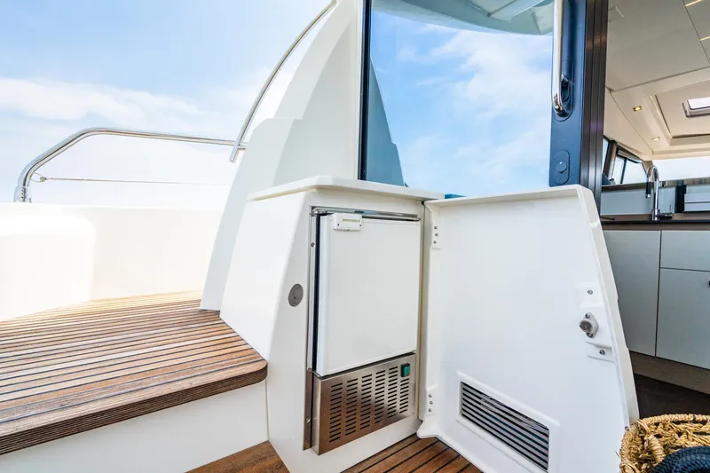 Slide: The Image of Prestige 520S 2019 - 34