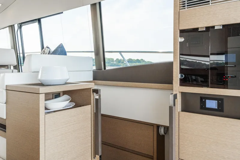 Slide: The Image of Prestige 520S 2019 - 65