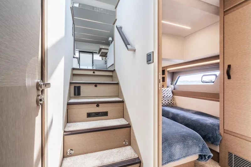 Slide: The Image of Prestige 520S 2019 - 66