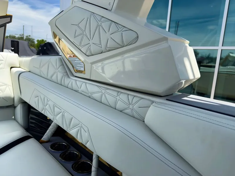 Slide: The Image of Nautique Paragon G23 2026 - 11