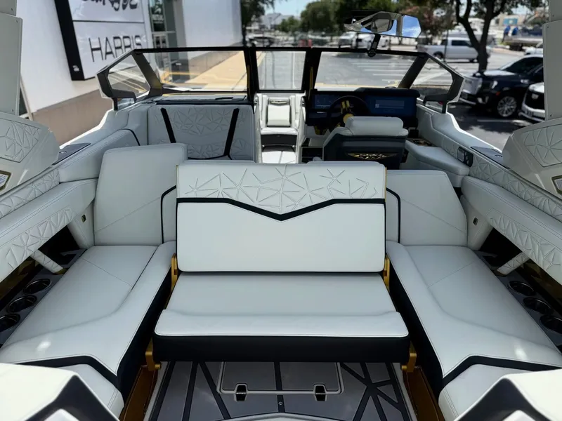 Slide: The Image of Nautique Paragon G23 2026 - 15