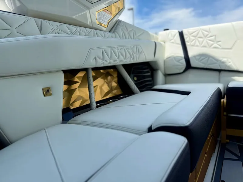 Slide: The Image of Nautique Paragon G23 2026 - 21