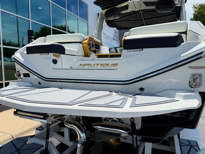 Slide: The Image of Nautique Paragon G23 2026 - 28