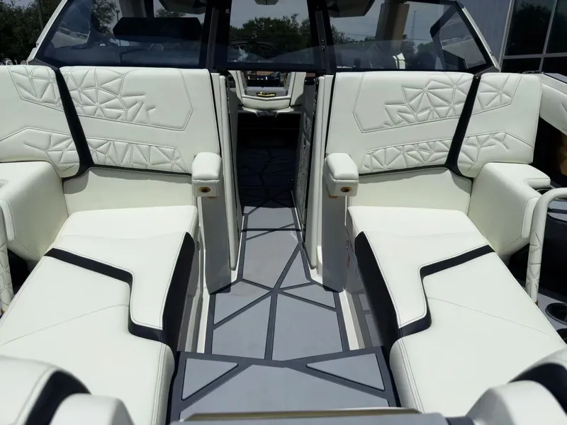 Slide: The Image of Nautique Paragon G23 2026 - 3