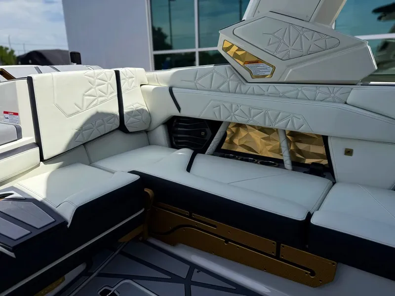 Slide: The Image of Nautique Paragon G23 2026 - 33