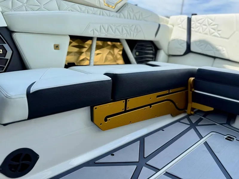 Slide: The Image of Nautique Paragon G23 2026 - 34