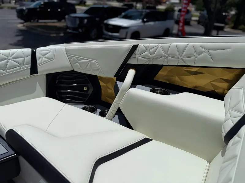 Slide: The Image of Nautique Paragon G23 2026 - 35