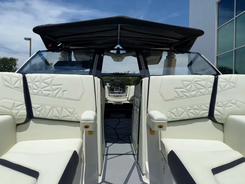 Slide: The Image of Nautique Paragon G23 2026 - 36