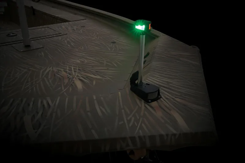 Slide: The Image of Tracker Grizzly 1654 T Sportsman 2025 - 9