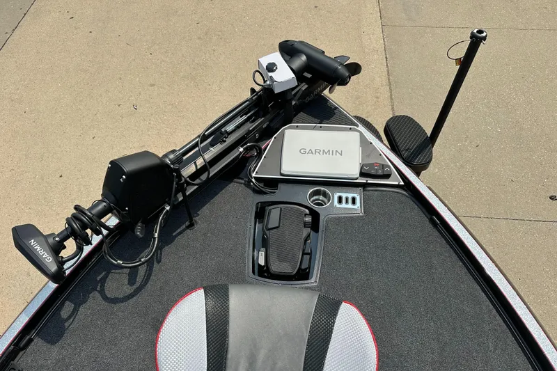 Slide: The Image of 2025 Ranger Z520R Cup-Equipped boat with Garmin navigation system and trolling motor. - 7