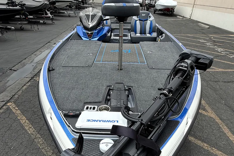 Slide: The Image of 2025 Ranger Z520R Cup-Equipped boat with advanced fishing gear and seating. - 13