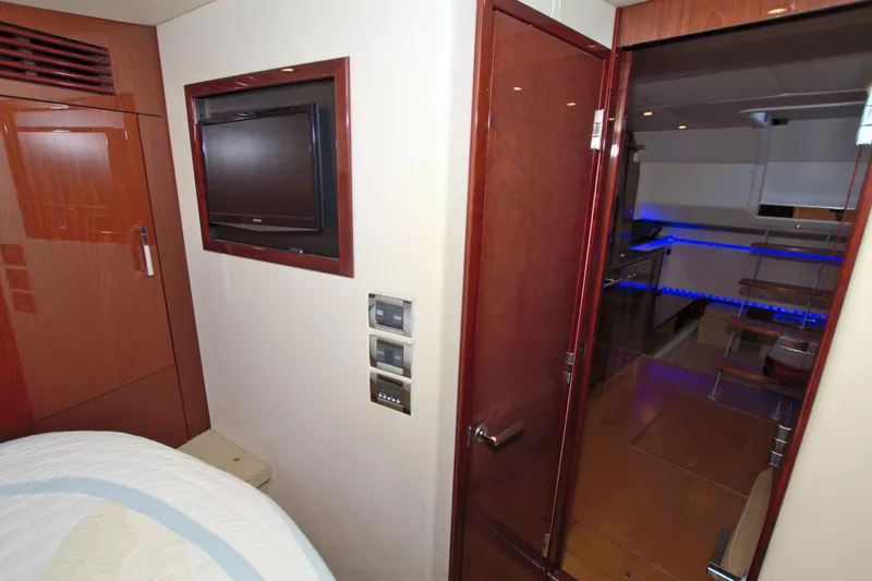 Slide: The Image of Interior of 2013 Sea Ray 450 Sundancer yacht with TV and modern design. - 35
