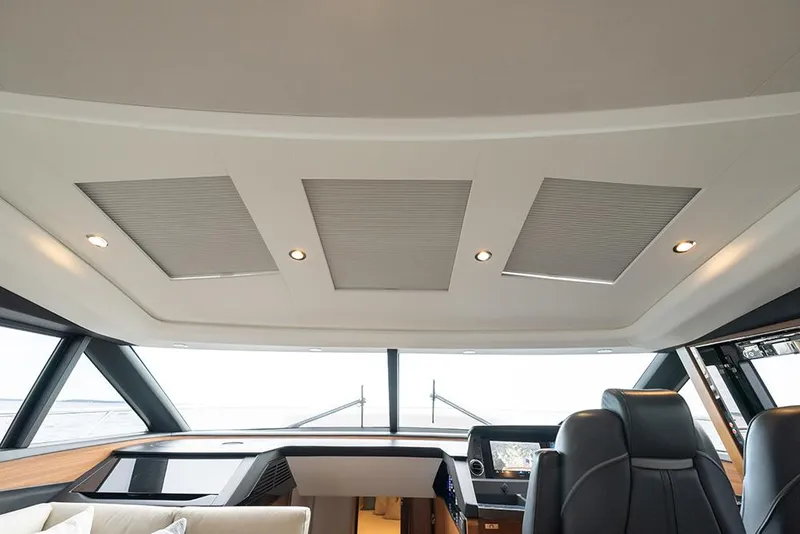 Slide: The Image of Electrically operated sliding roof over fwd salon area - 38