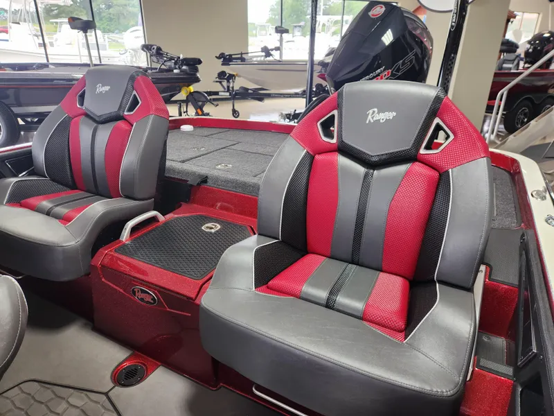 Slide: The Image of 2025 Ranger Z520R Cup-Equipped boat seats, featuring red and black design in showroom. - 15