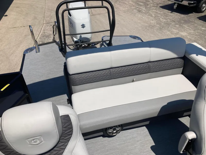 Slide: The Image of Godfrey Monaco 255QSB Quad Seat TRIPLETOON 2025 - 13