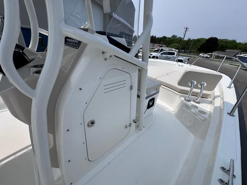 Slide: The Image of Boston Whaler 210 Montauk 2025 - 11
