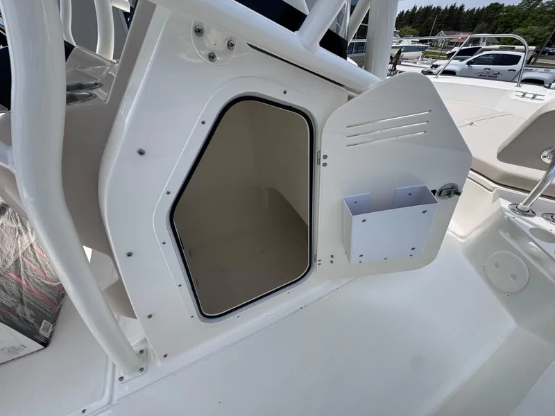 Slide: The Image of Boston Whaler 210 Montauk 2025 - 12