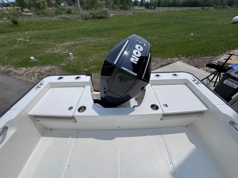 Slide: The Image of Boston Whaler 210 Montauk 2025 - 14