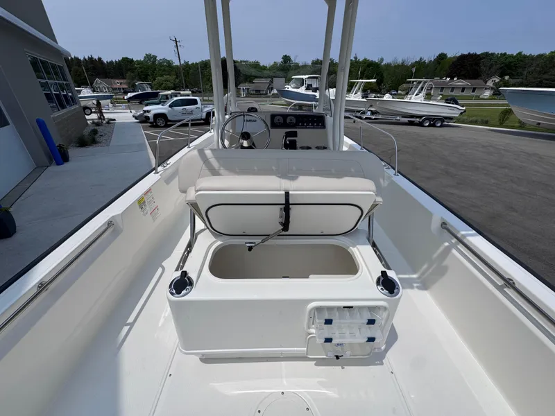 Slide: The Image of Boston Whaler 210 Montauk 2025 - 4