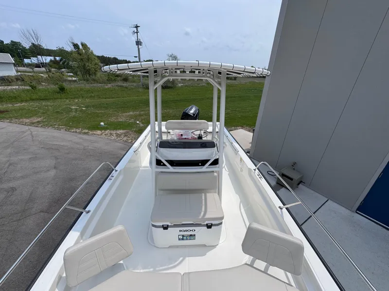 Slide: The Image of Boston Whaler 210 Montauk 2025 - 5