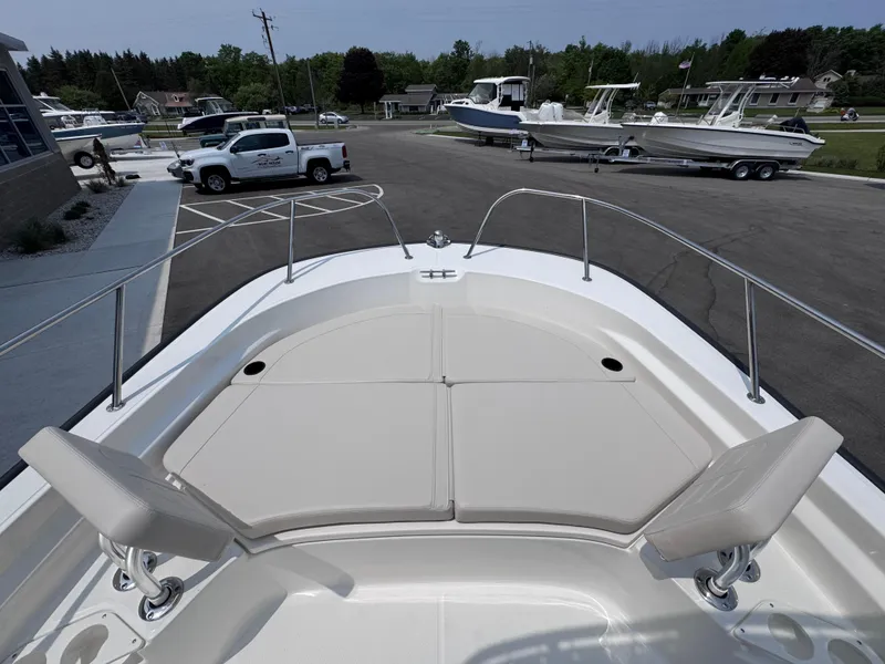 Slide: The Image of Boston Whaler 210 Montauk 2025 - 6