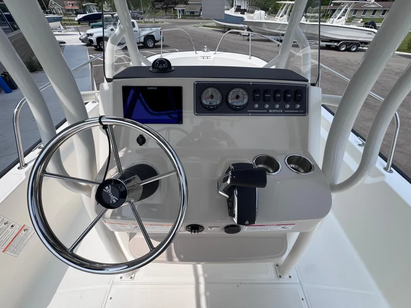 Slide: The Image of Boston Whaler 210 Montauk 2025 - 8