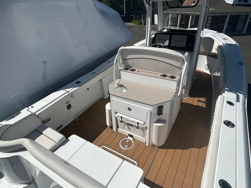 Slide: The Image of 2022 Sea Hunt Ultra 275 SE boat interior with seating and storage on deck. - 10