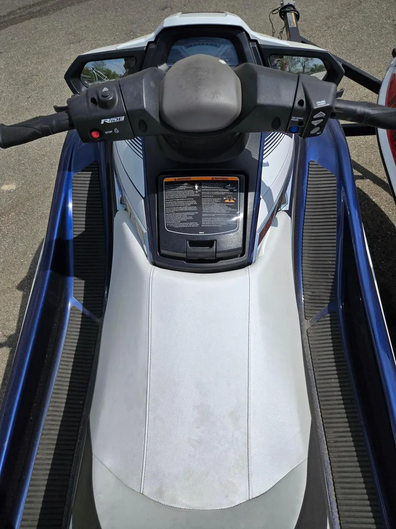 Slide: The Image of 2018 Yamaha Boats VX110 jet ski, top view of handlebars and seat. - 6