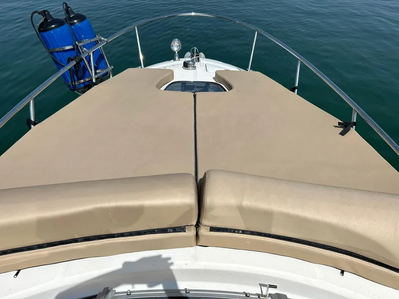 Slide: The Image of 2017 Sea Ray 280 Sundancer boat deck with tan cushions and blue fenders. - 4