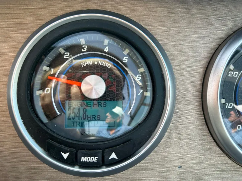 Slide: The Image of Tachometer of 2017 Sea Ray 280 Sundancer showing engine hours and RPM. - 41
