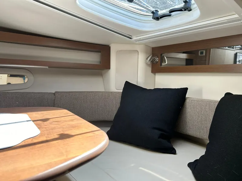 Slide: The Image of Sea Ray 280 Sundancer 2017 - 53