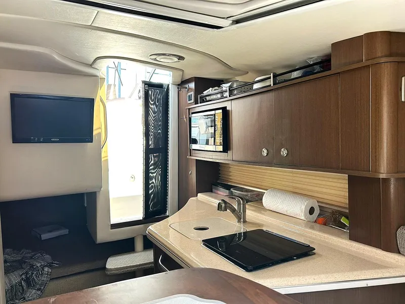 Slide: The Image of Sea Ray 280 Sundancer 2017 - 54
